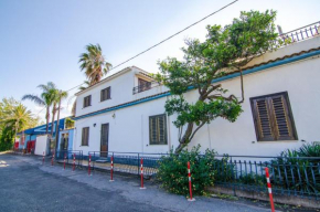 Villa Luna Rossa - Beachfront Villa and Etna View Mascali
